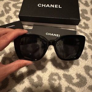 NWT AUTHENTIC Chanel square sunglasses in black